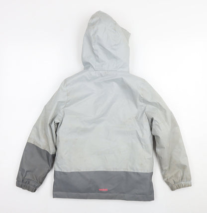 Back view of Decathlon girls’ grey windbreaker jacket, size 6, years zip