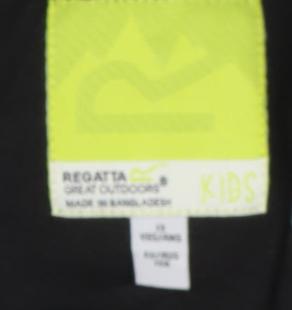 Close-up detail of Regatta boys’ black full zip basic jacket 18 years