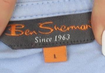 Ben Sherman Men's Light Blue T-shirt size Large.