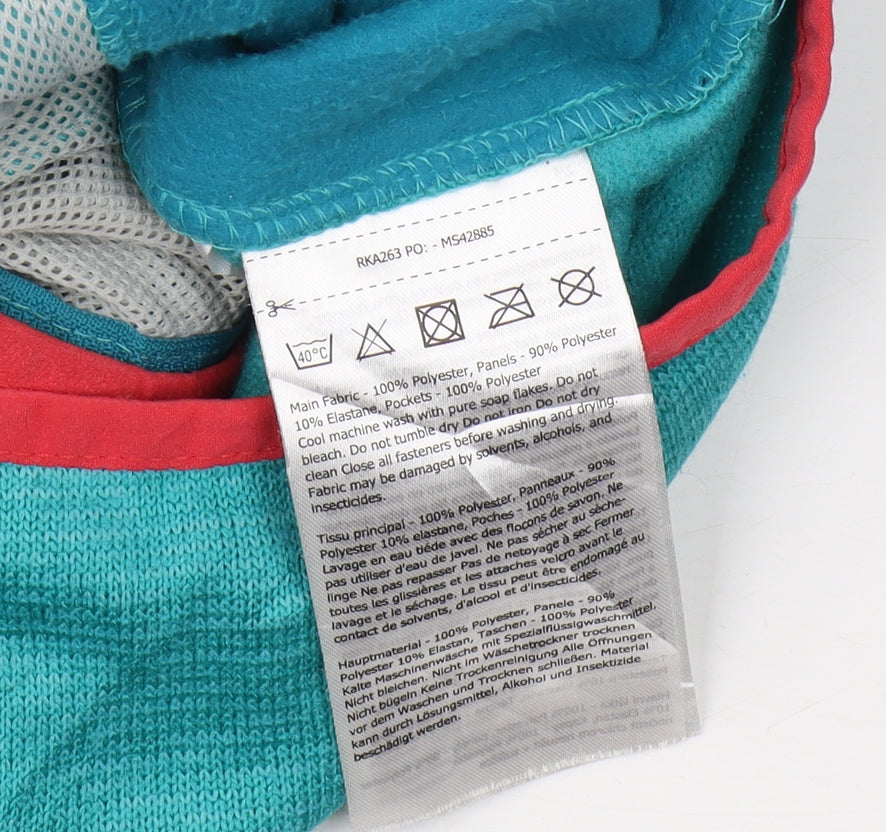 Brand and care label for Regatta boys’ green full zip hoodie 8 years outdoor style