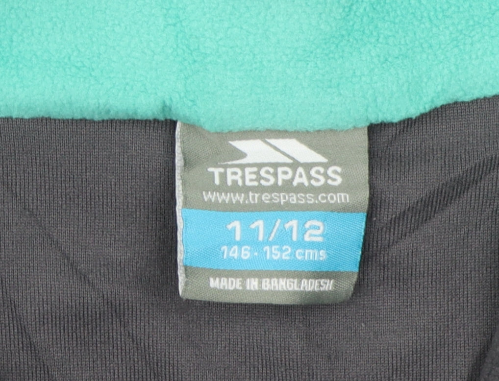 Close-up detail of Trespass boys’ black fleece 1/4 zip sweatshirt 11-12 years