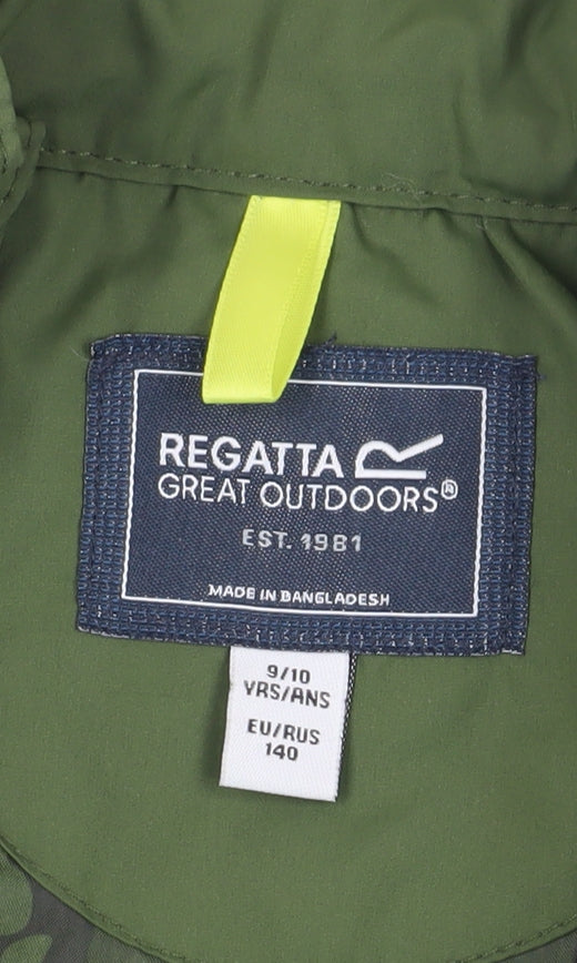 Brand and care label for Regatta boys’ green quilted bodywarmer jacket 9-10 years
