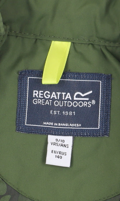 Brand and care label for Regatta boys’ green quilted bodywarmer jacket 9-10 years