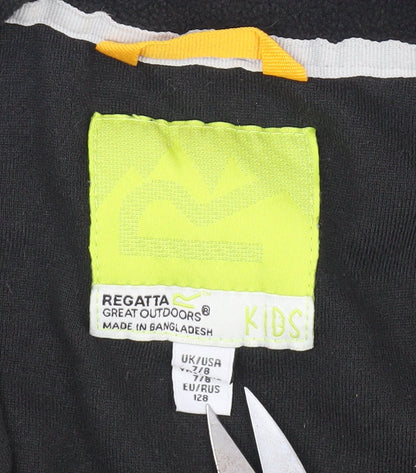 Close-up detail of Regatta boys’ black fleece full zip sweatshirt 7-8 years