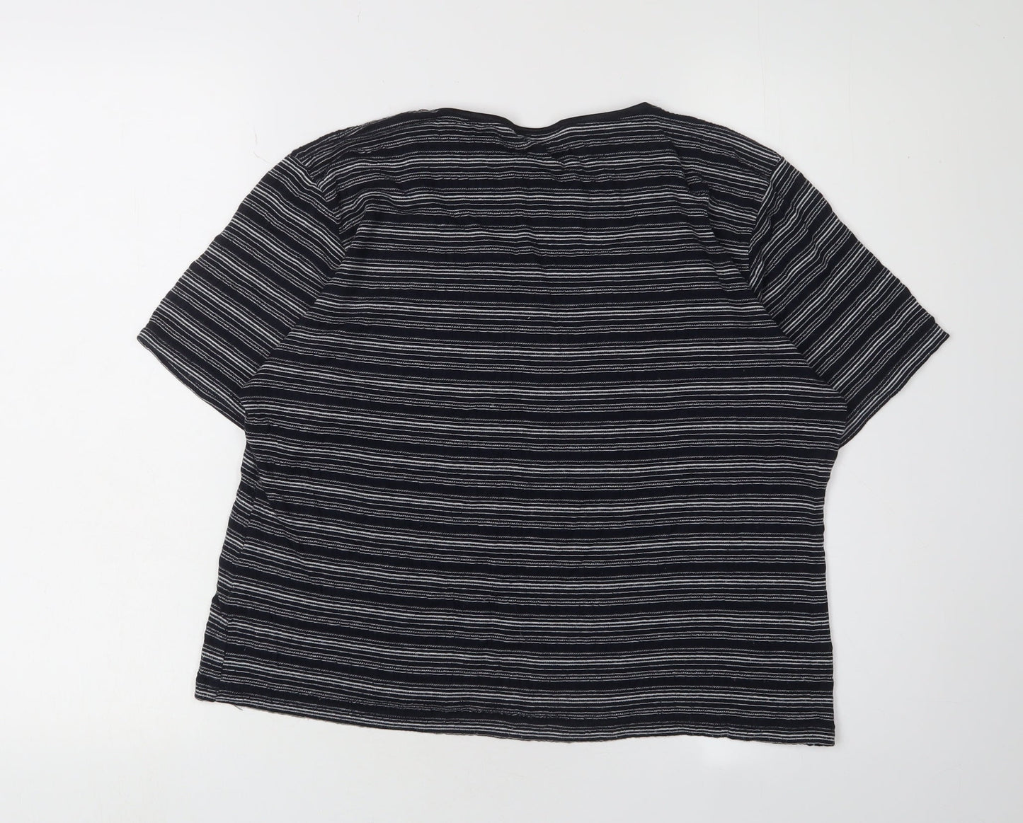 Country Casuals Women's Black Stripe T-Shirt L