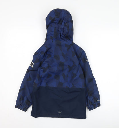 Back view of Regatta boys’ blue parka jacket 5 years hooded waterproof