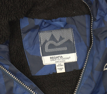 Close-up detail of Regatta boys’ blue parka jacket 5 years hooded waterproof