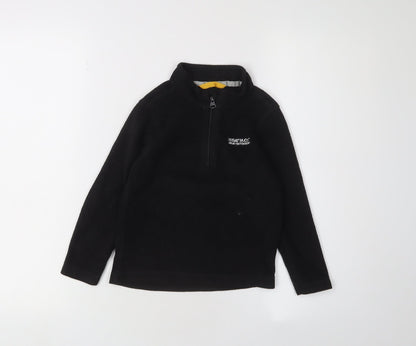 Additional front view of Regatta boys’ black fleece 1/4 zip sweatshirt, size 6-7