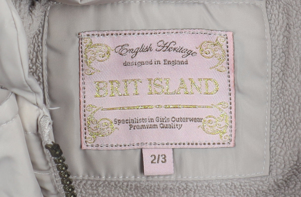 Close-up detail of Brit Island girls’ beige puffer jacket, size 2-3, with fur trim
