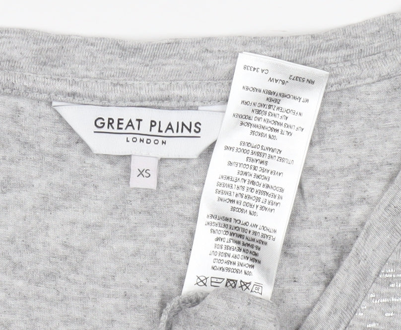 Great Plains Women's Grey V-Neck T-Shirt XS