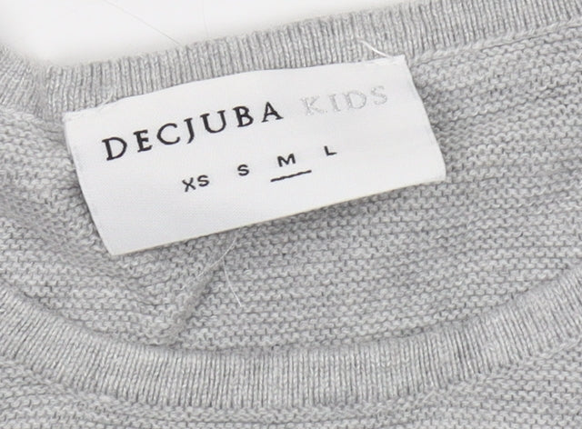 Close-up detail of DECJUBA KIDS girls’ grey long sleeve crew neck t-shirt