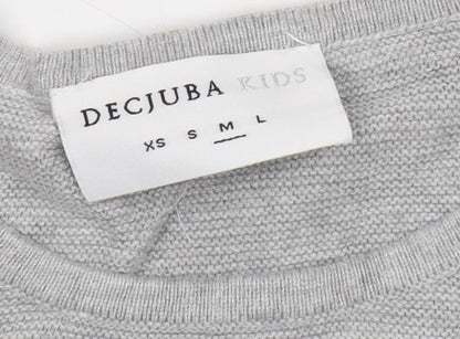 Close-up detail of DECJUBA KIDS girls’ grey long sleeve crew neck t-shirt