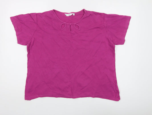 Isle Women's Pink Crew Neck T-Shirt Medium