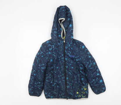 Additional front view of Regatta boys’ blue puffer jacket 8 years geometric hooded