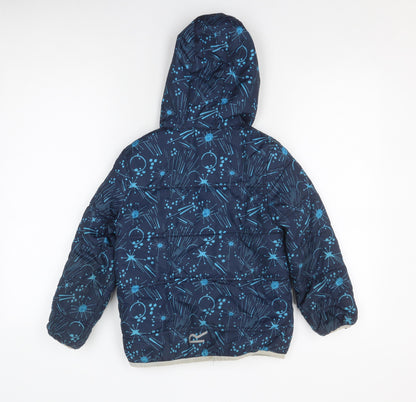 Back view of Regatta boys’ blue puffer jacket 8 years geometric hooded