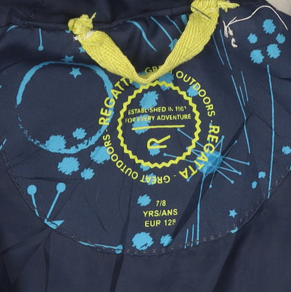 Close-up detail of Regatta boys’ blue puffer jacket 8 years geometric hooded
