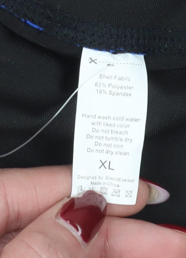 Close-up detail of Fashion World Women's Black & Blue XL Leggings