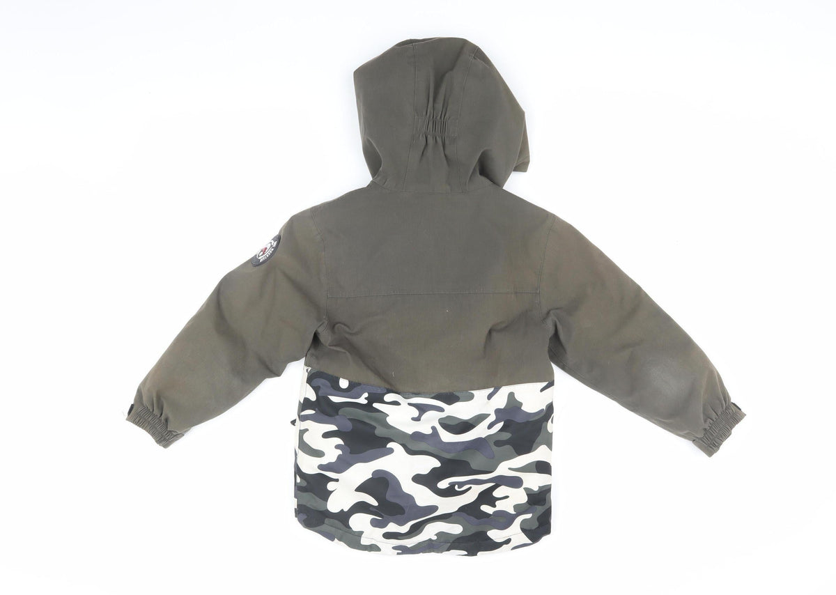 Back view of Surfanic boys’ army camouflage parka 8 years waterproof hooded