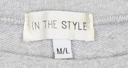 Close-up detail of In The Style Grey Women M/L Pullover Sweatshirt