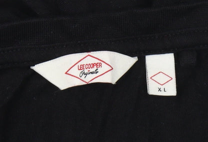 Close-up detail of Lee Cooper Men's Black XL V-Neck T-Shirt