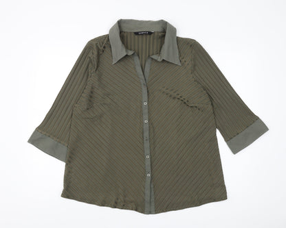 Essence Women's Green Button-Up 3/4 Sleeve Shirt