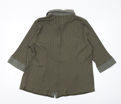 Essence Women's Green Button-Up 3/4 Sleeve Shirt
