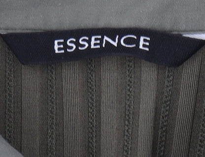 Essence Women's Green Button-Up 3/4 Sleeve Shirt