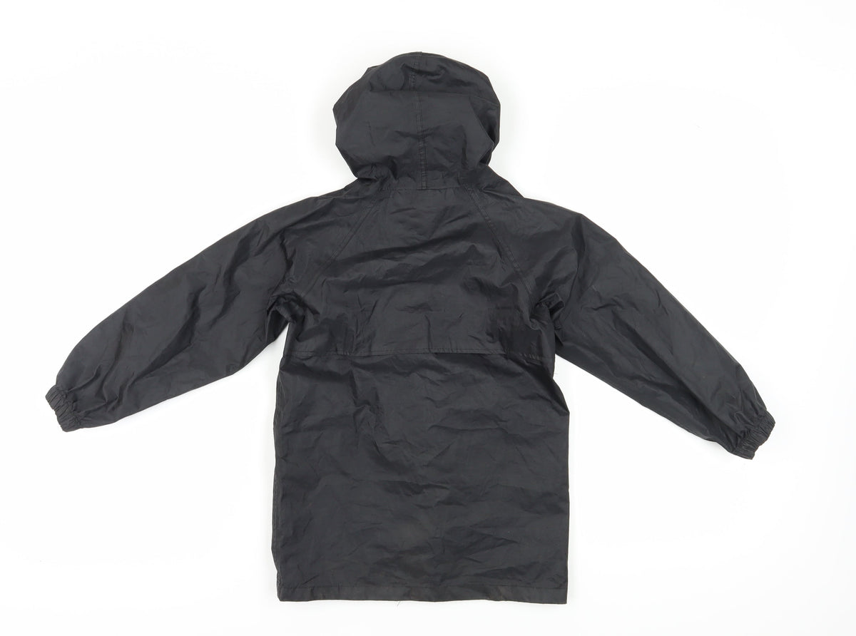 Back view of Regatta boys’ black windbreaker jacket 8 years lightweight