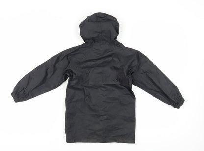 Back view of Regatta boys’ black windbreaker jacket 8 years lightweight
