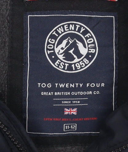 Close-up detail of TOG24 boys’ black puffer jacket 11 years hooded