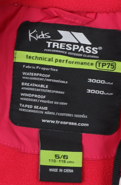 Close-up detail of Trespass girls’ pink puffer jacket 5-6 years