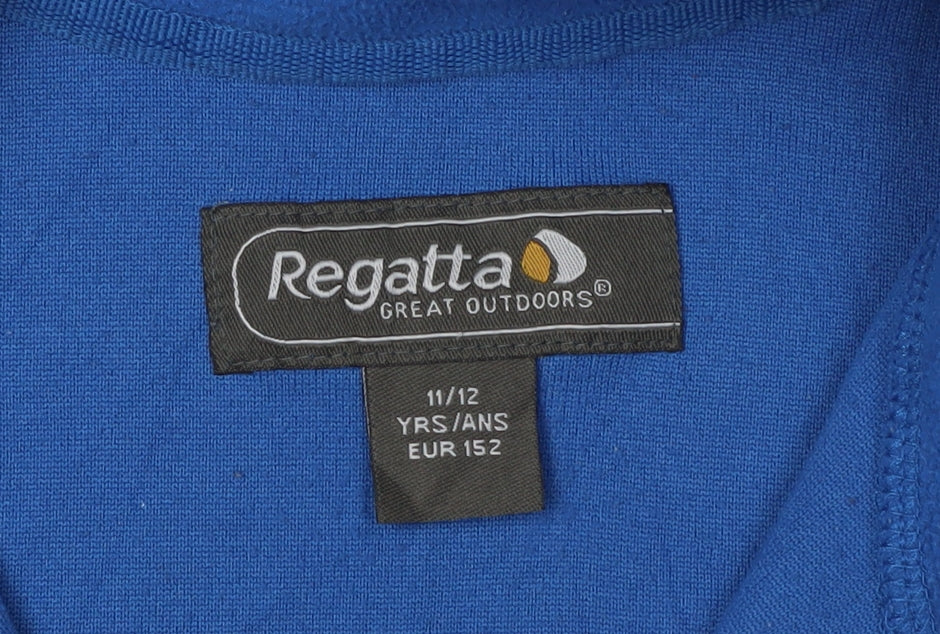 Close-up detail of Regatta boys’ blue fleece 1/4 zip sweatshirt 11-12 years