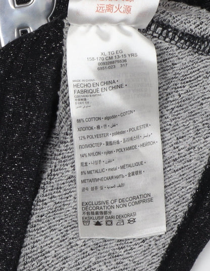 Brand and care label for Converse girls’ black xl pullover hoodie