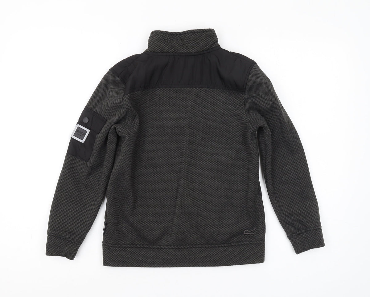 Back view of Regatta boys’ black basic jacket 9-10 years outdoor casual