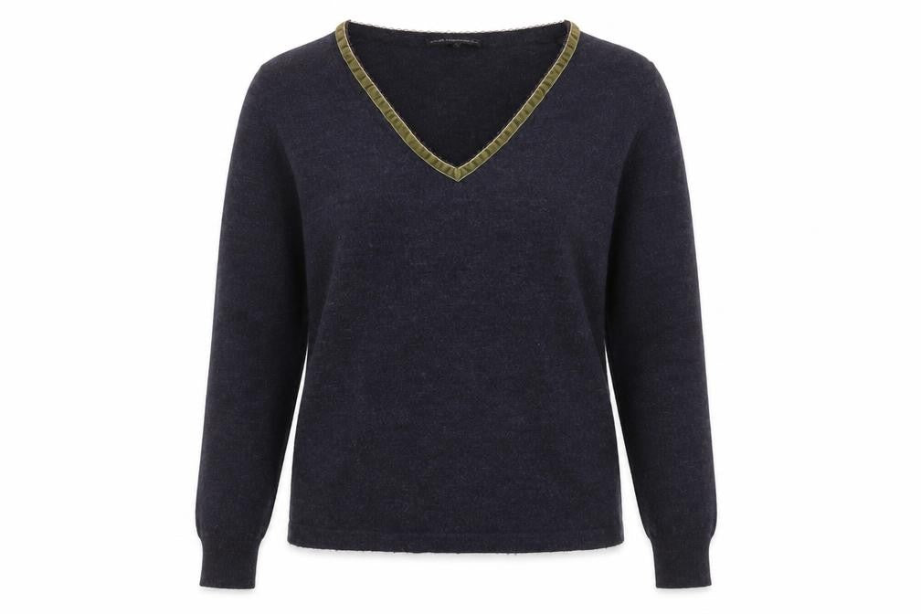 Crew Clothing Co Women's Black V-Neck Wool Pullover Jumper