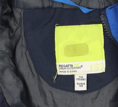 Close-up detail of Regatta boys’ blue parka jacket 7 years winter hooded