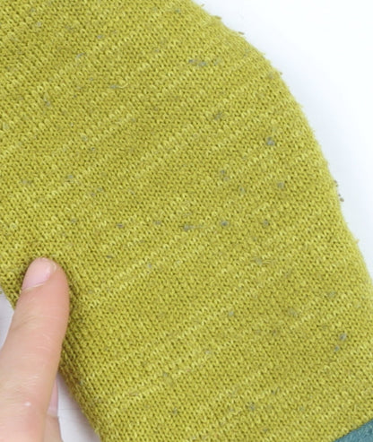 Close-up detail of Regatta boys’' green full zip hoodie 3-4 years