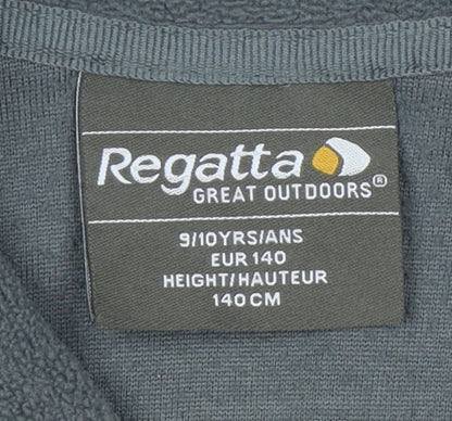 Close-up detail of Regatta boys’ grey fleece sweatshirt 9-10 years