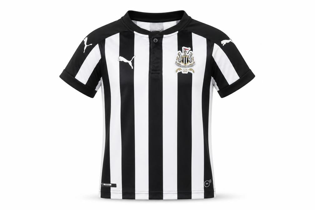 Front view of Puma boys’ football jersey black white stripe 9-10 years
