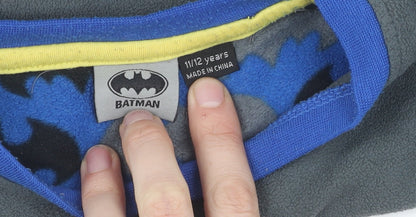 Brand and care label for Batman boys’ grey fleece pullover sweatshirt 11-12 years