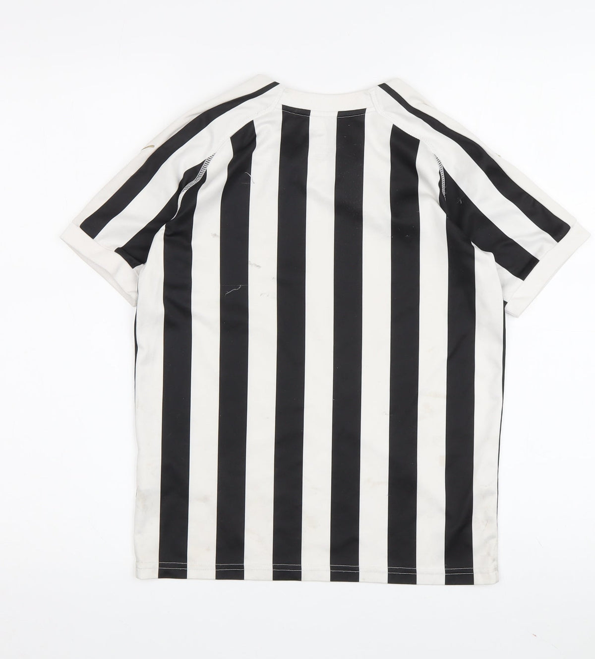 Back view of Puma boys’ black & white striped football jersey 12-13y