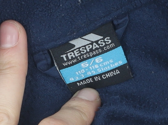 Brand and care label for Trespass boys’ blue fleece jacket, full zip, 5-6 years