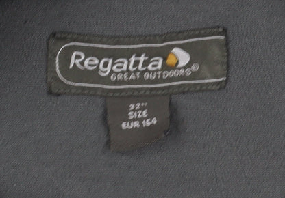 Brand and care label for Regatta boys’ grey fleece sweatshirt 12 years