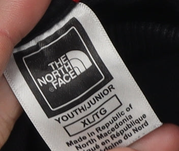 Close-up detail of The North Face boys’ black xl pullover sweatshirt