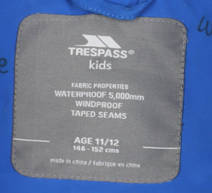 Close-up detail of Trespass boys’' blue parka 12y winter waterproof jacket