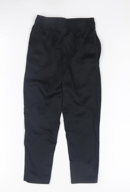 Back view of Nike boys’ black jogger trousers s-4y activewear