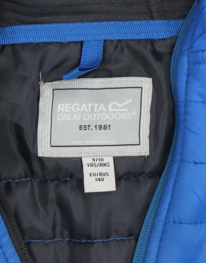 Close-up detail of Regatta boys’ blue black hooded jacket 9-10 years