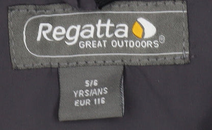 Close-up detail of Regatta boys’ blue hooded parka jacket 5-6y durable and stylish