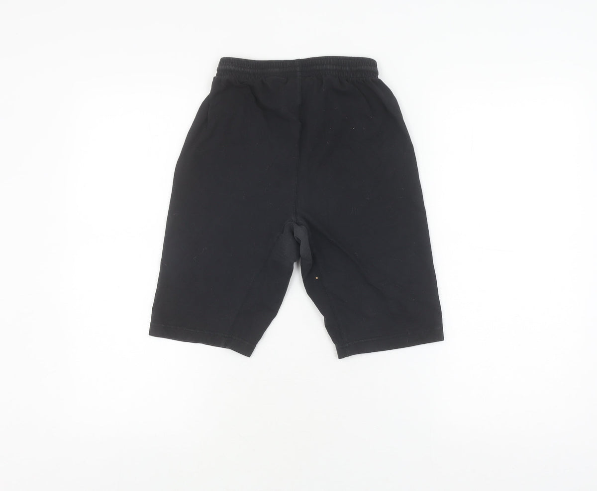 Back view of Puma boys’ black compression shorts m