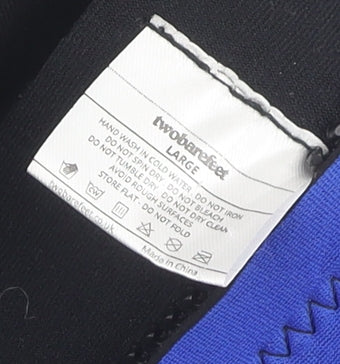 Close-up detail of twobarefeet boys’ black/blue wetsuit -, size L, quick dry